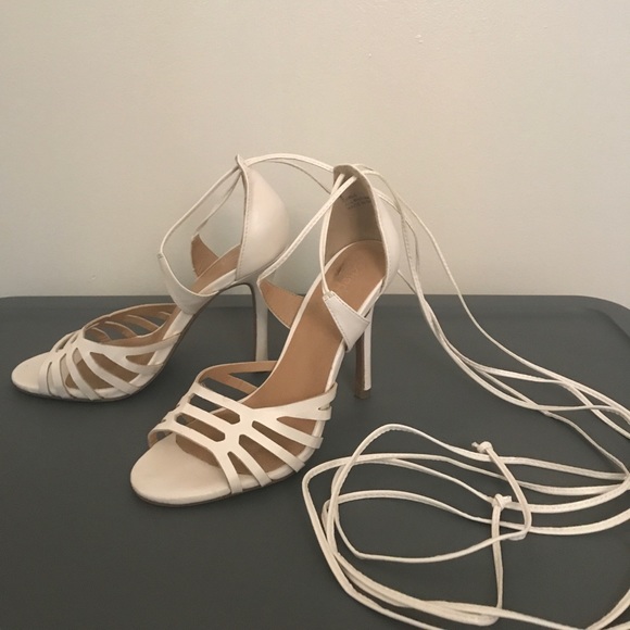 Heels - Picture 3 of 4